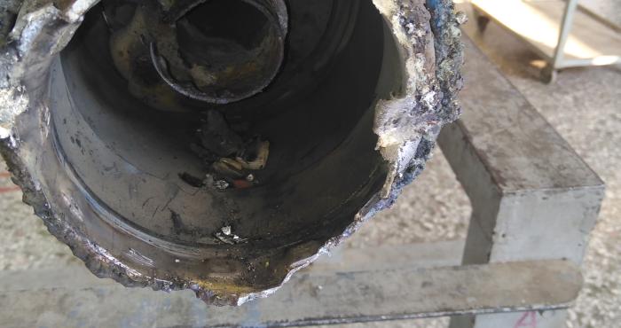 Το εσωτερικό του κατεστραμμένου διακόπτη